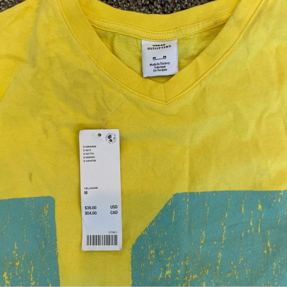 URBAN OUTFITTERS Lucky Number Cropped V-Neck Tee - Picture 4 of 7